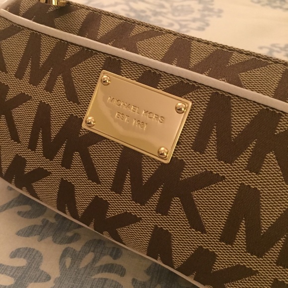 MICHAEL KORS NWOT Canvas Logo Cosmetic Bag Clutch - Picture 2 of 6